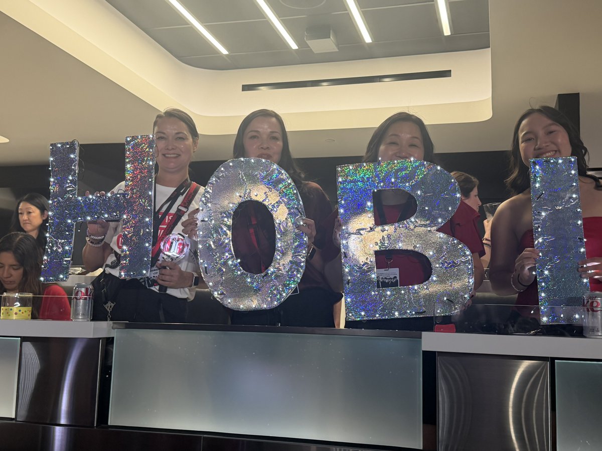 luv4OT7_'s tweet photo. @uarmyvibe That sign was in my suite! @Haru1013Haru thank you for bringing it! https://t.co/5F4DxLnLIq