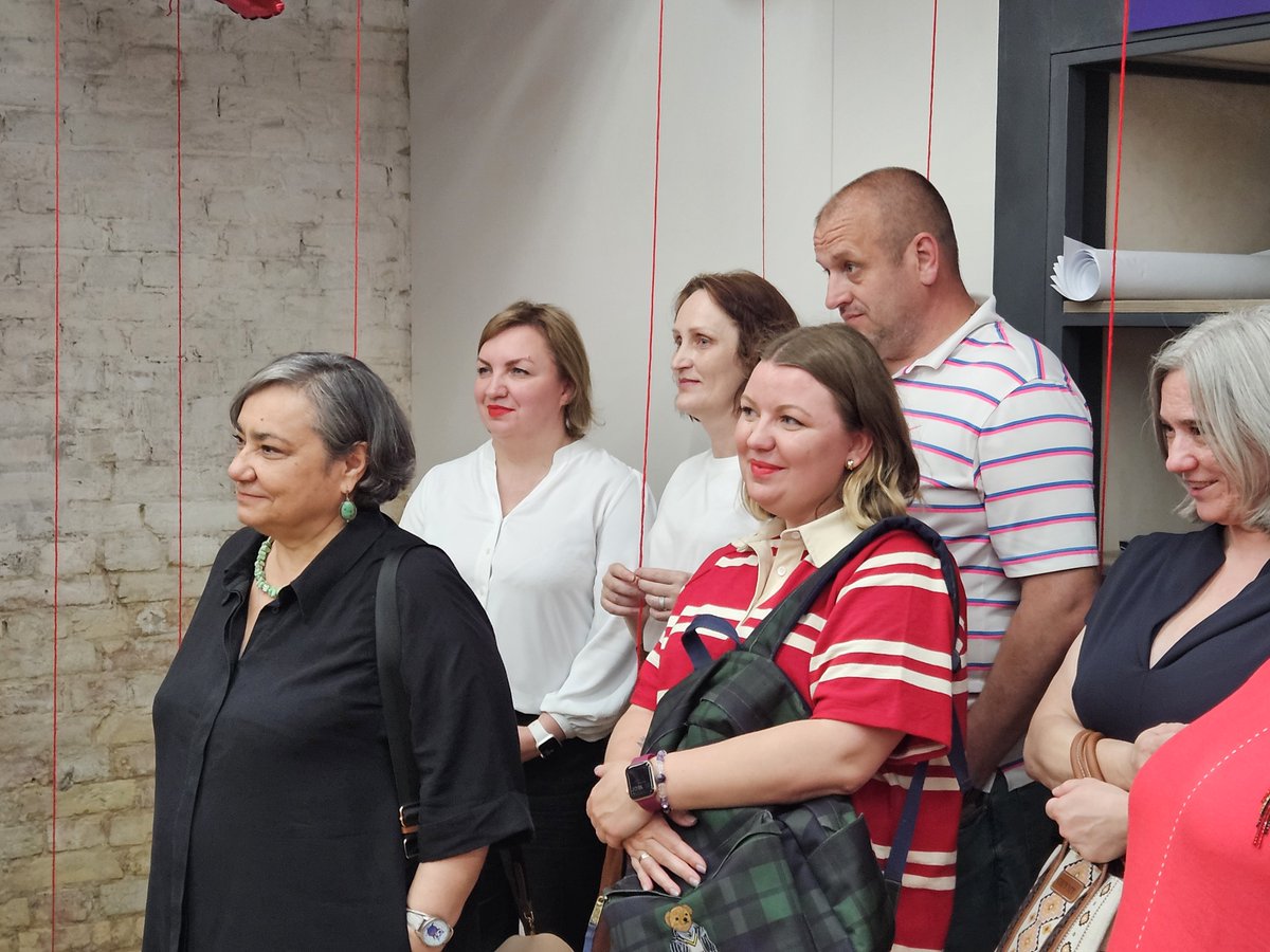 AlGlobalKyiv's tweet photo. On 25 May, @AlGlobalKyiv team was delighted to join in the celebrations marking the 25th anniversary of our long-standing and trusted partner, 100% Life , with whom we have been working continuously since 2012. 
Learn more: https://t.co/hc0LCGDz6r
#PLWH #Ukraine #HIV #LGBTIQ https://t.co/Vi67miwtTl