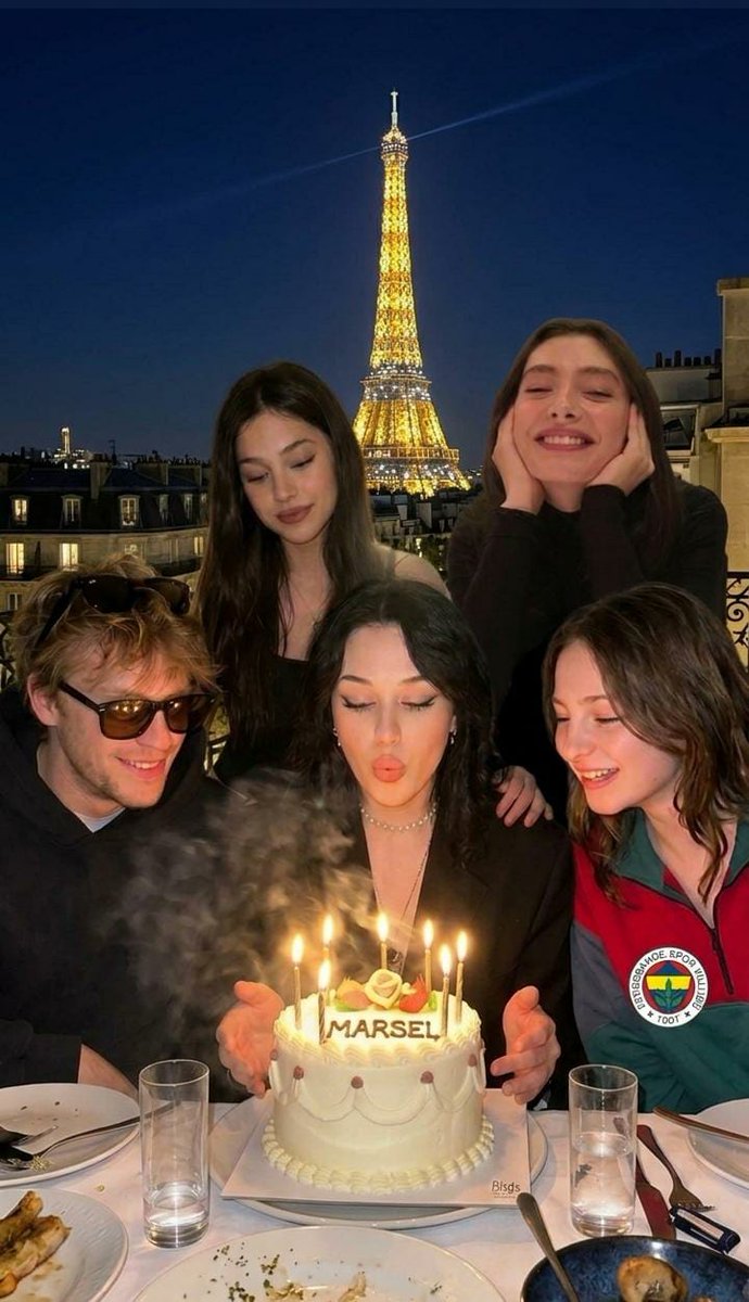 no context burasızara tweet media