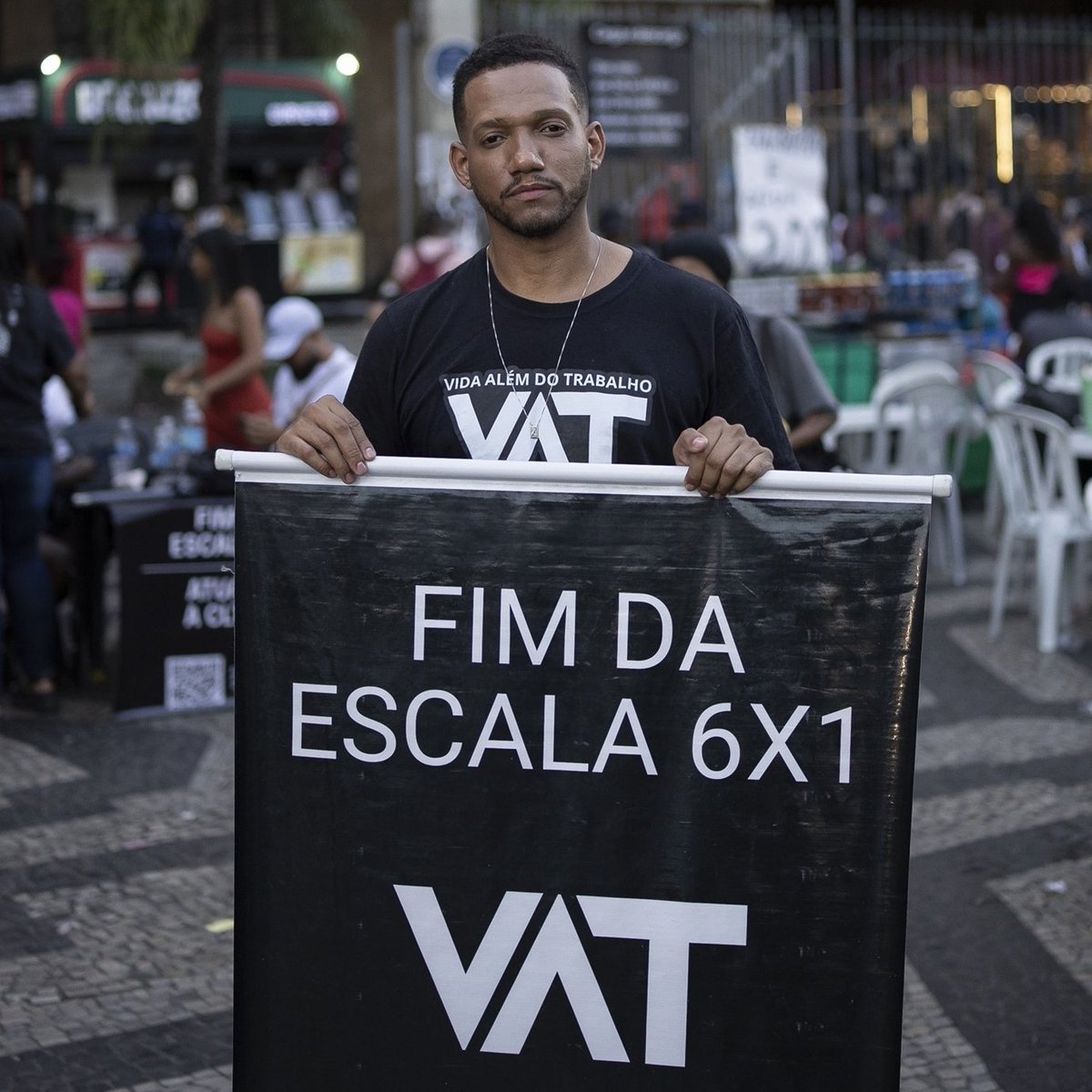 republiqueBRA's tweet photo. 🗳️ 🇧🇷 Rick Azevedo, fundador do Movimento Vida Além do Trabalho (VAT), anuncia oficialmente sua pré-candidatura a deputado federal pelo PSOL no Rio de Janeiro. https://t.co/pg4vJPs1yj