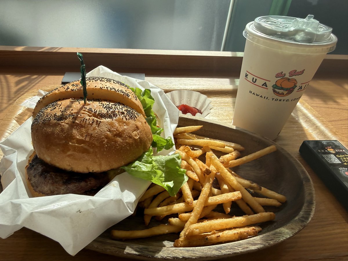 MUROGATE555's tweet photo. ハンバーガー🍔の上のゴマってなんか気になる🧚‍♀️ https://t.co/CjrqoPIeSu
