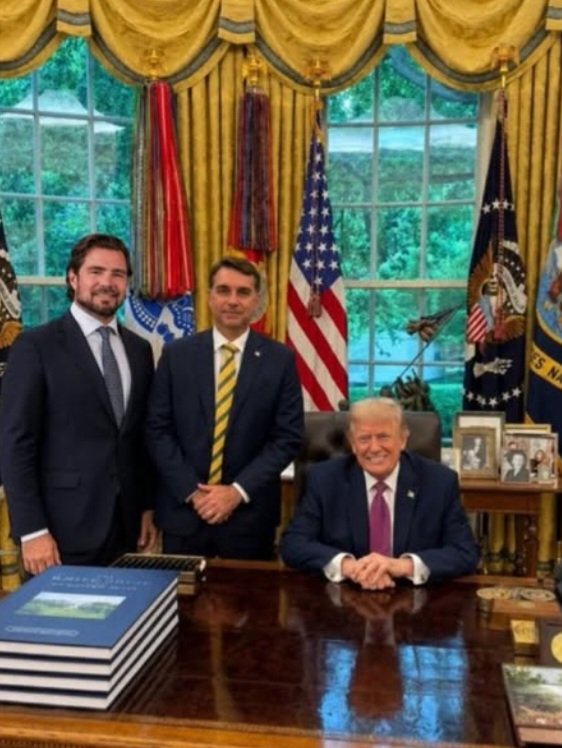 huno's tweet photo. @JenioQuadros_ Trump
Flávio Rachadinha
Vorcaro

#bolsomaster https://t.co/9rUKqzFbUL