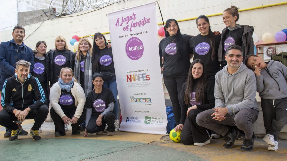 ACIFaDArg's tweet photo. Realizamos la 2° jornada de "A Jugar en Familia" en la U.46 de mujeres (San Martín). Una iniciativa junto a @UEFA_Foundation y @un_nnapes para garantizar el derecho al juego de las infancias, con el valioso apoyo de @waldemarcubilla y @IngSinFronteras https://t.co/FsxdhpQpds