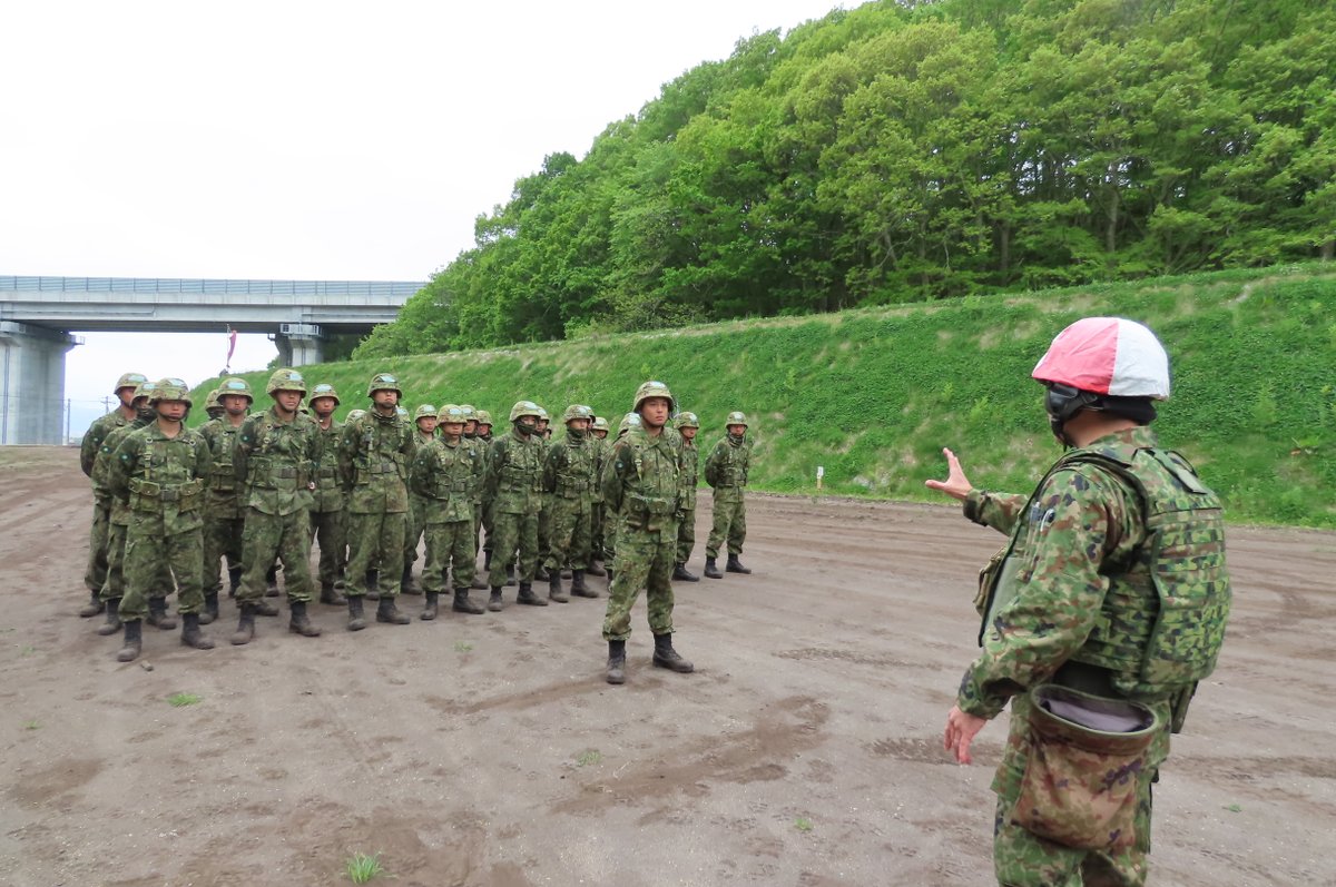 hakodate_sta's tweet photo. ＃函館駐屯地　＃自衛官候補生課程教育隊　は、２���０ｍ教習射撃訓練をやったっさ！
日々の射撃予習訓練で技術を磨き、教官、班長のアドバイスを思い出し、緊張感をもって自候生は射撃に臨んだっさ！
＃射撃検定　に向けみんな成果はあったかな？
次の射撃に向けしっかり銃整備するっさ！
したっけ～☆ https://t.co/OoUTkWI6o0