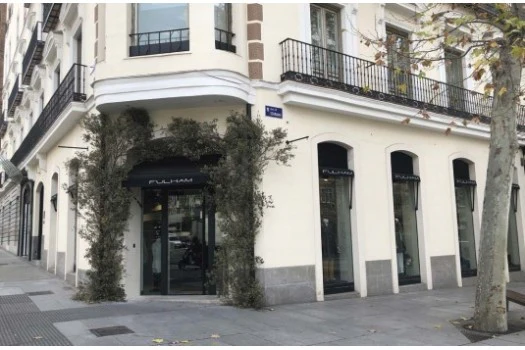 CarlosMoralesG_'s tweet photo. Madrid tiene una escena de moda masculina que no para de crecer.

He rastreado 20 tiendas que me están flipando ahora mismo: desde denim japonés selvedge hasta sastrería bespoke, pasando por marcas made in Spain que lo están haciendo muy bien y cada vez suenan más

Todo en la nueva edición de Morales Basics.

Enlace en la biografía.