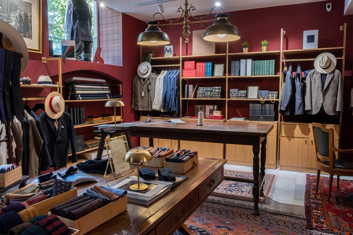 CarlosMoralesG_'s tweet photo. Madrid tiene una escena de moda masculina que no para de crecer.

He rastreado 20 tiendas que me están flipando ahora mismo: desde denim japonés selvedge hasta sastrería bespoke, pasando por marcas made in Spain que lo están haciendo muy bien y cada vez suenan más

Todo en la nueva edición de Morales Basics.

Enlace en la biografía.