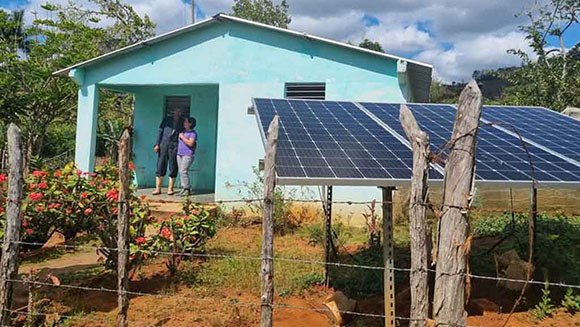 cubadebatecu's tweet photo. PNUD y la Unión Europea impulsan proyectos de fuentes renovables para elevar la producción de alimentos en Cuba.
https://t.co/tUMgF0Eryn https://t.co/3swN2xd2dM