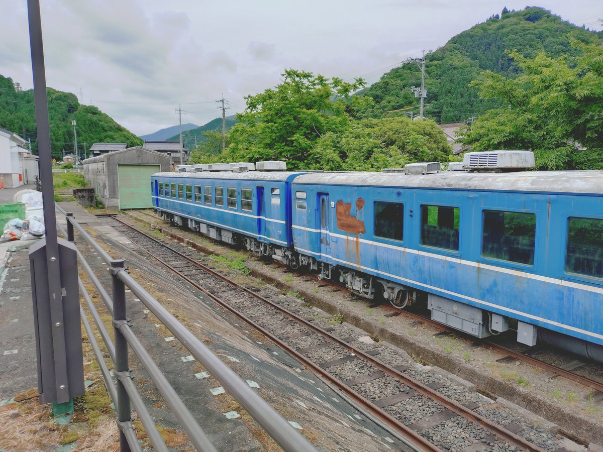 P70171518's tweet photo. おはようございます😄
若桜鉄道「若桜駅」と道の駅「若桜」に来ております😄
若桜駅構内に留置されているスロフ12 3  オロ12 9  スロフ12 6です。
#若桜鉄道
#道の駅若桜 https://t.co/N4qvnRgTW3