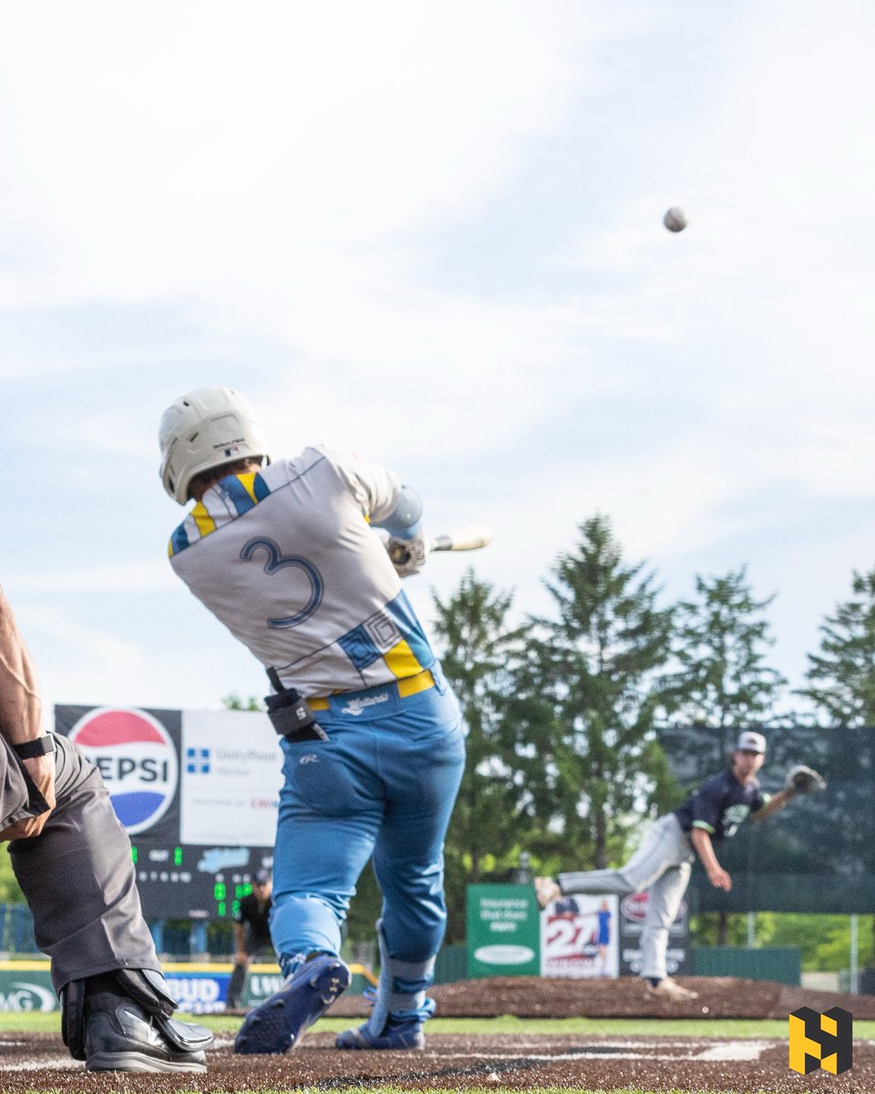MadisonMallards's tweet photo. THE FIRST HOME RUN OF THE YEAR IS 𝗚𝗢𝗟𝗗 ⭐️

Jack Gold sends it over the Suites for his first home run of the season (presented by Hooper Corporation) https://t.co/UHKZD6alcs