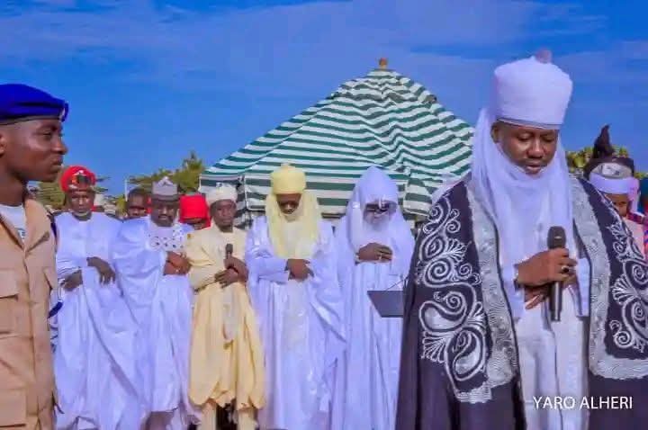 Hadejia_Emirate's tweet photo. LOKACIN SALLAR EID
 Majalissar Mai Martaba sarkin Hadejia Alh. Dr. Adamu Abubakar Maje CON karkashin jagorancin Babban Limamim Masarautar na sanar da Al'ummar masarautar gobe za'a gudanar da sallar Eid.

Waje: Masallacin Eid
Lokaci : 8:00am https://t.co/B7QfwAMu0O