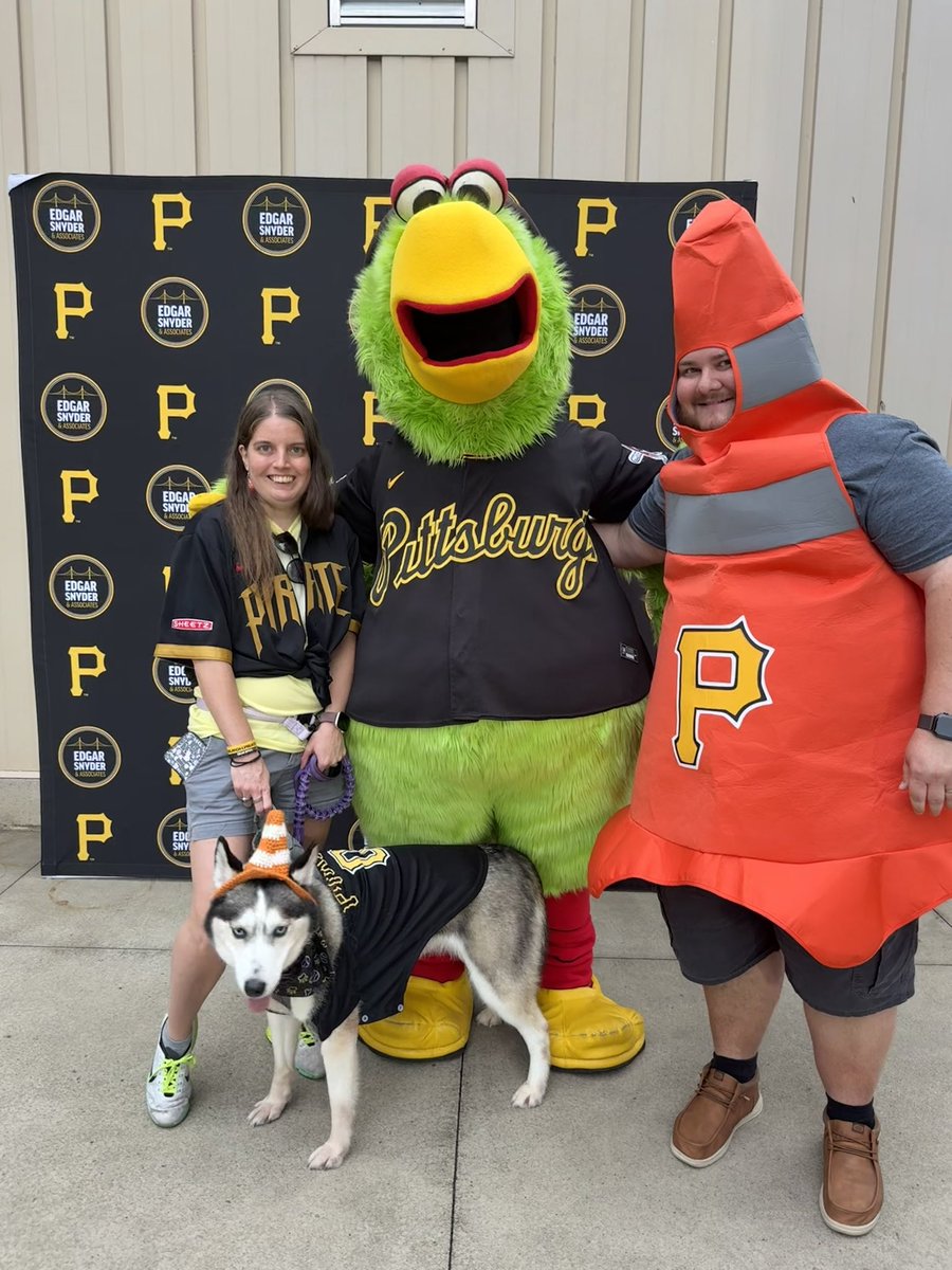 BoPennington90's tweet photo. Belle got to met the @pirates @Pirate_Parrot! #PupNight #LetsGoBucs https://t.co/eGP4PjO8Y5
