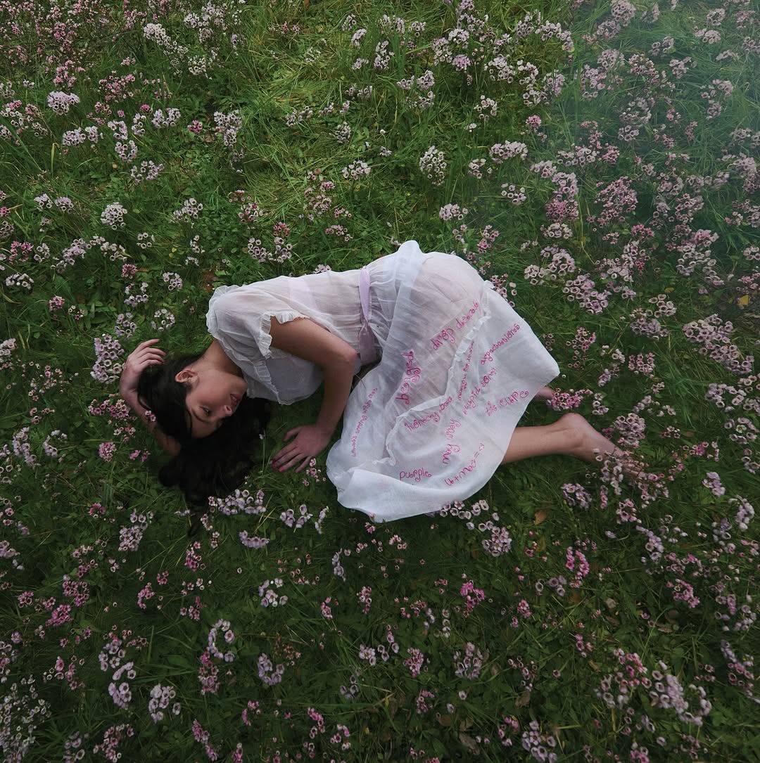 olivia_jpn's tweet photo. ＼＼🫧🩷 𝑁𝐸𝑊𝑆 🩷🫧／／ 
#オリヴィア・ロドリゴ がニュー・アルバム『you seem pretty sad for a girl so in love』の正式トラックリストを公開🩷

💿 Tracklist 💿

“girl so in love” 

1. drop dead
2. stupid song
3. honeybee
4. maggots for brains
5. u + me = <3
6. my way
7. purple

“you seem pretty sad” 

8. the cure
9. begged
10. what’s wrong with me
11. less
12. expectations
13. cigarette smoke

アルバムは6月12日(金)リリース！

Pre-order / Pre-save：https://t.co/pT3camlb3n
日本盤ご予約: https://t.co/C9U5cjaDyU