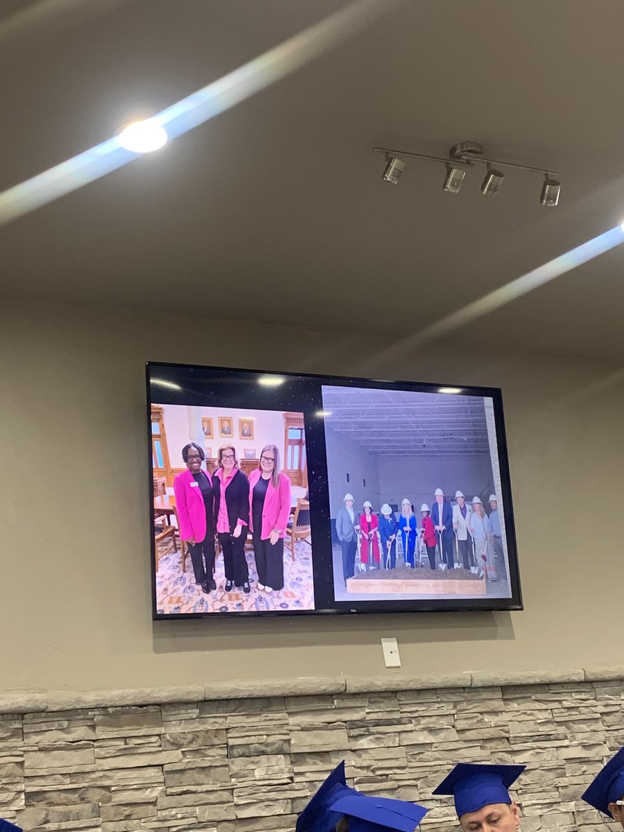 LISDSchoolsTeam's tweet photo. Proud of Lewisville Chamber Leadership Class 40 and our own @LewisvilleISD Dr. Alexis Miller! What a fun celebration and a great way to meet community members 🌟 https://t.co/FeaOT0GPP9