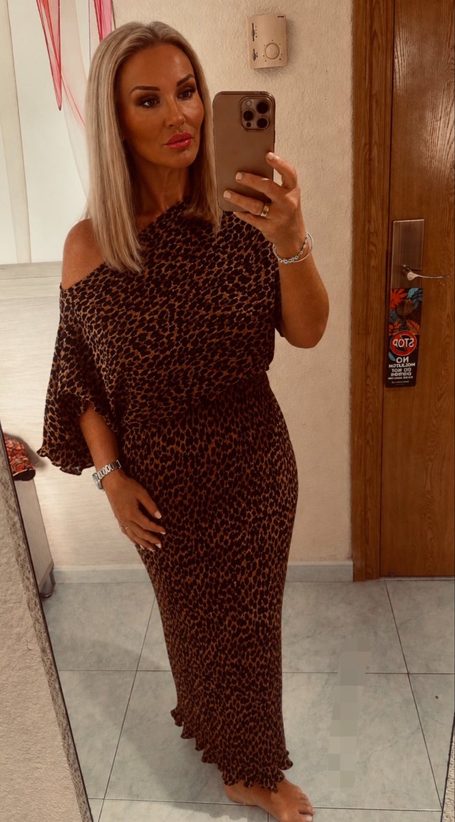 Sparkle74's tweet photo. Beginning of the day. 
Evening. 
Middle of the night. 

Sometimes I even surprise myself. 

Benidorm … day/night 2 …. 
It appears I didn’t quite peak too early last night … 

🥂🥂🥂 https://t.co/ogCHEqGVh0