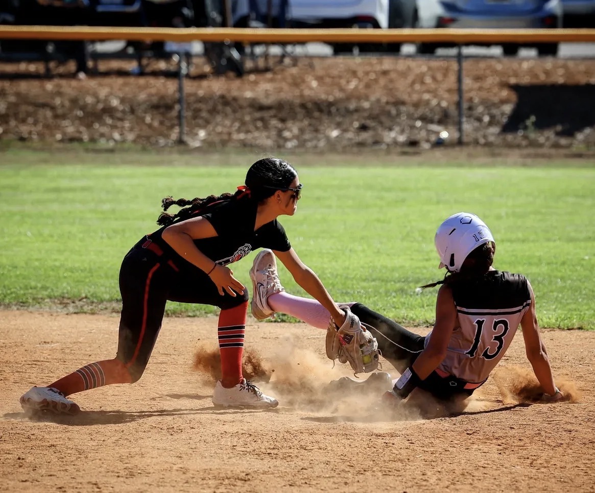 PCFLfastpitch's tweet photo. #ToughnessTuesday. 💪

Softball isn't played in comfort zones. It's played in the dirt, in the heat, in the moments when your body says stop and your team needs you to go.

Tag a teammate who plays like this every single weekend. 👇

📸 @socal_sports_photos
#PCFL #TravelSoftball https://t.co/ngw93XqZyH