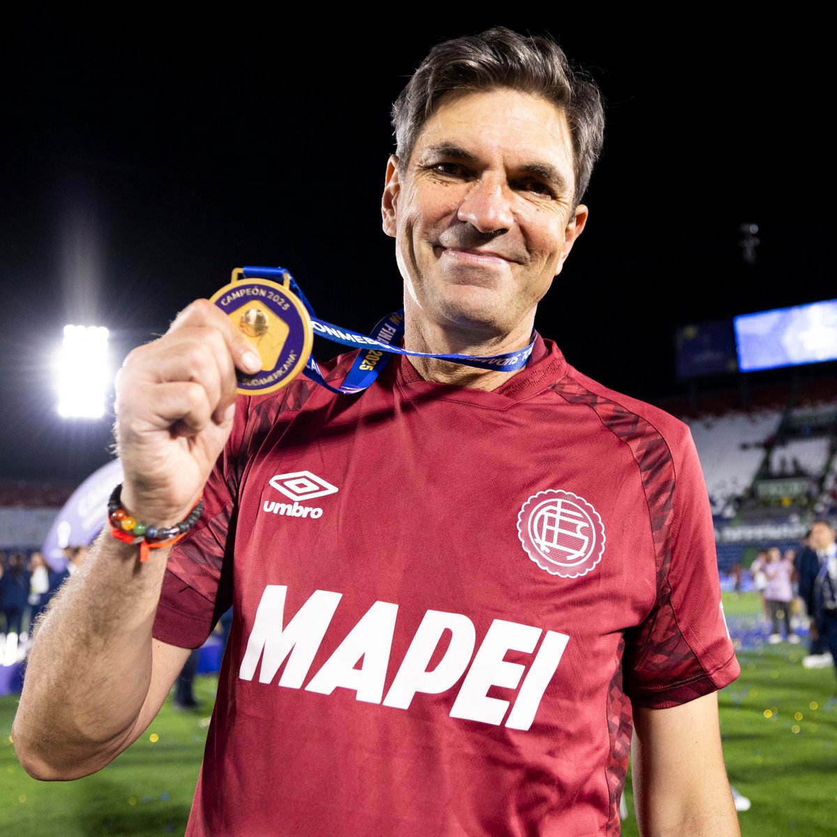 JoseeLou's tweet photo. Gracias por todo profesor, estaremos eternamente agradecidos 🇱🇻❤️ https://t.co/BUMgyxyRgc