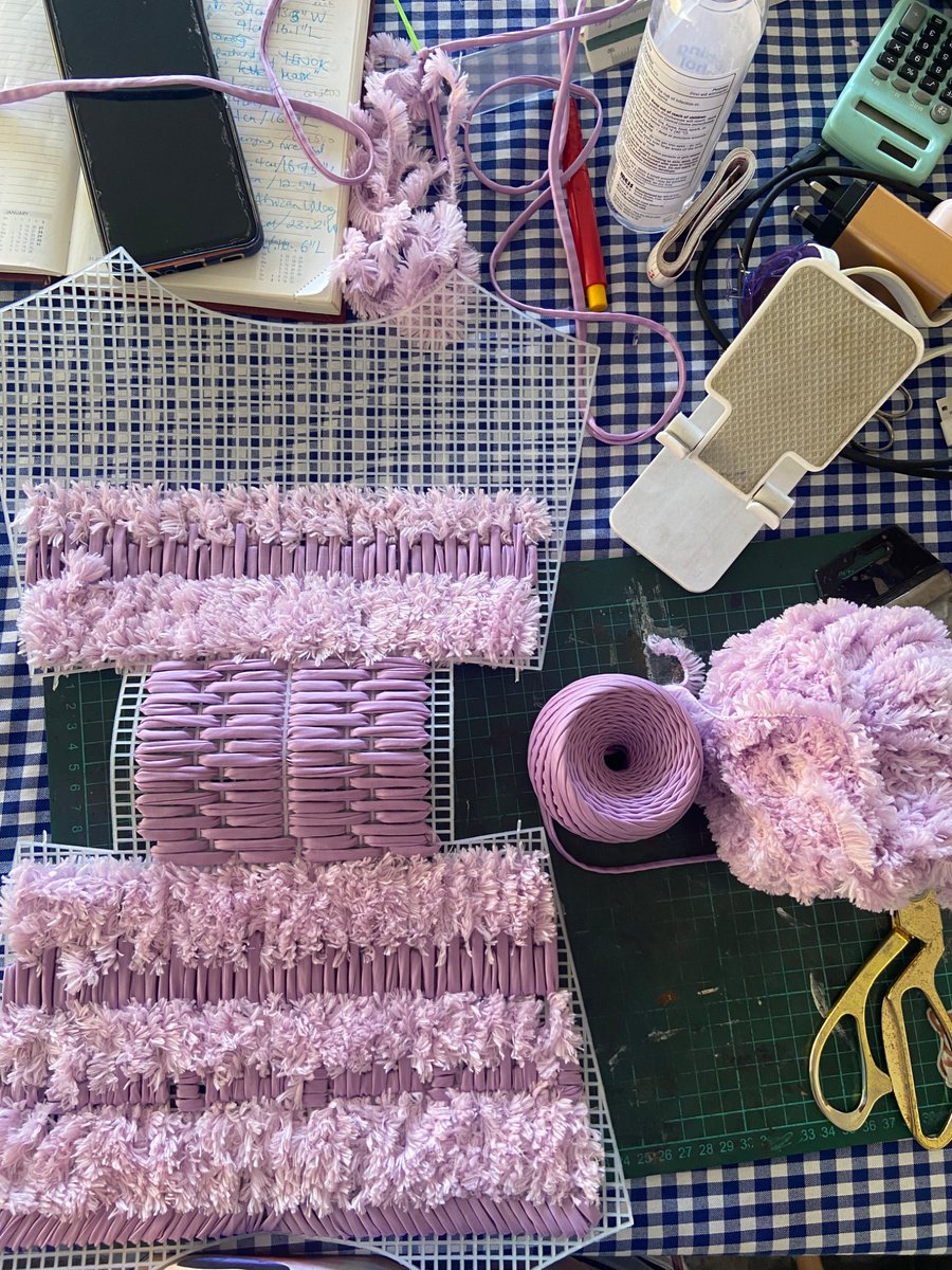 ParcellesdeM's tweet photo. It’s good to be back. . . Let’s start with the latest canvas bag that I am almost completing. #FashionTrends https://t.co/a2tYFCPj7I