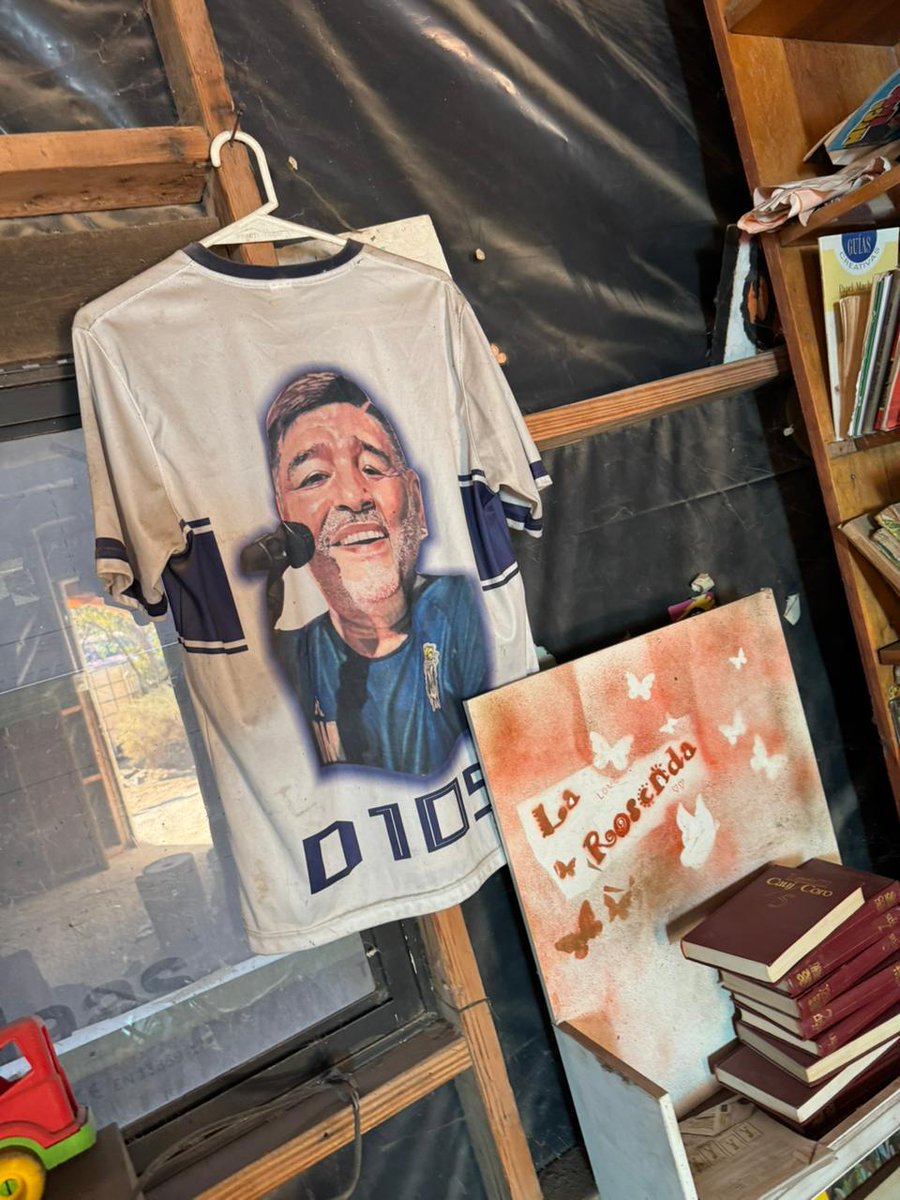 PatagoniaTripe1's tweet photo. Compartimos imágenes por el 25 de Mayo en el Merendero La Rosenda de la meseta neuquina.
Como todos los años, la Filial dijo presente está vez donando 90 choris, 90 panes, ropa y más para compartir una linda jornada junto a la comunidad 💙
Gracias a todos, nos vemos la próxima https://t.co/kVcx3vwKEi