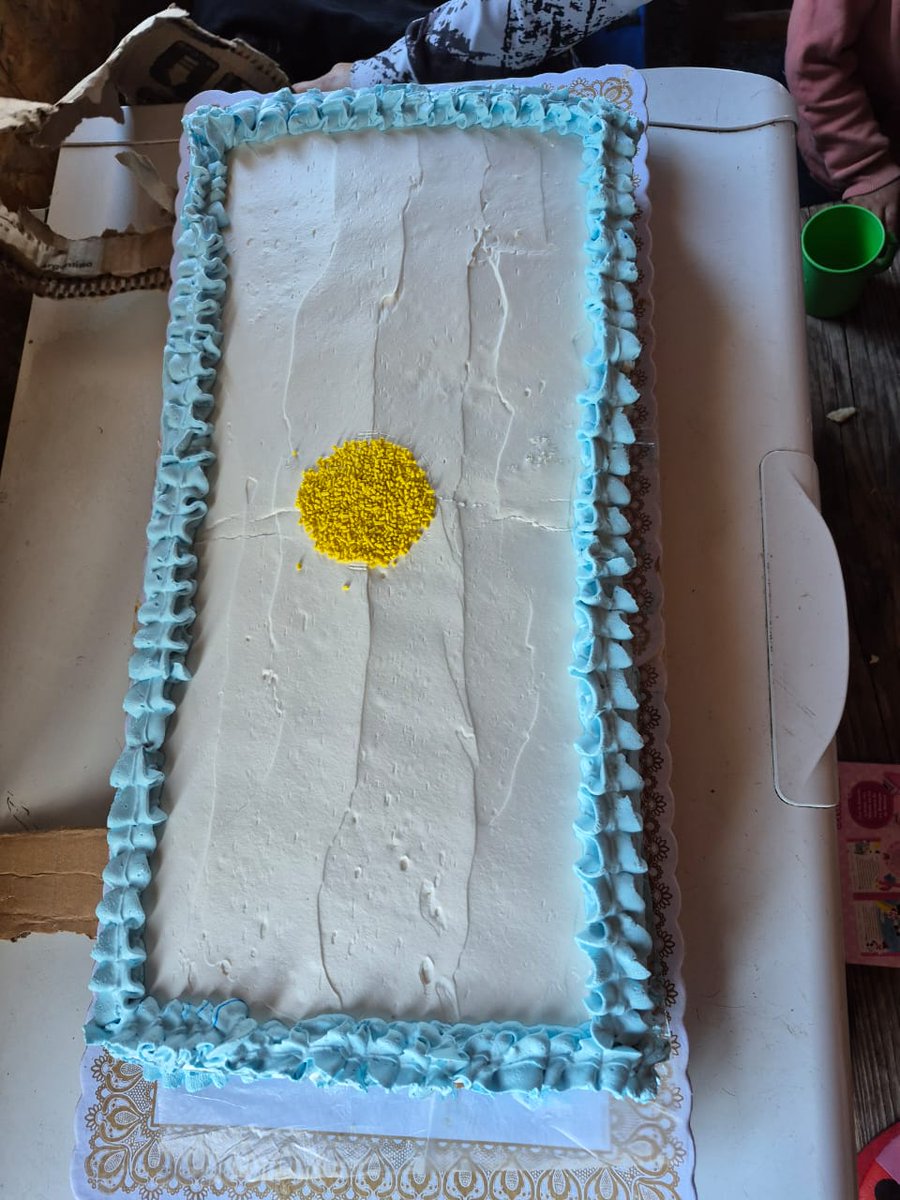 PatagoniaTripe1's tweet photo. Compartimos imágenes por el 25 de Mayo en el Merendero La Rosenda de la meseta neuquina.
Como todos los años, la Filial dijo presente está vez donando 90 choris, 90 panes, ropa y más para compartir una linda jornada junto a la comunidad 💙
Gracias a todos, nos vemos la próxima https://t.co/kVcx3vwKEi