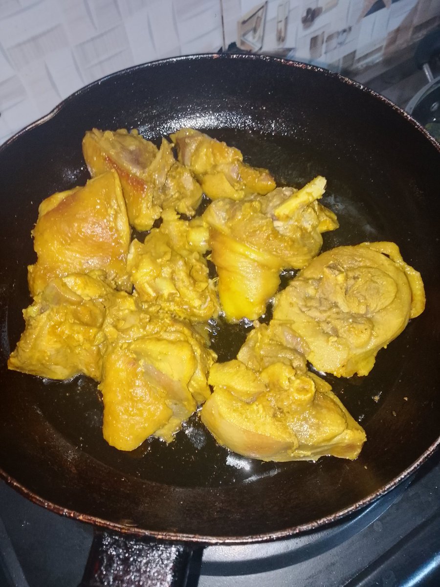 Happypowell1's tweet photo. @iamnasboi Bros na once I dey eat a day with my family now... Even that once na by His grace.  Omo... See chicken 6k 1kg. https://t.co/SJxxJQfz0b