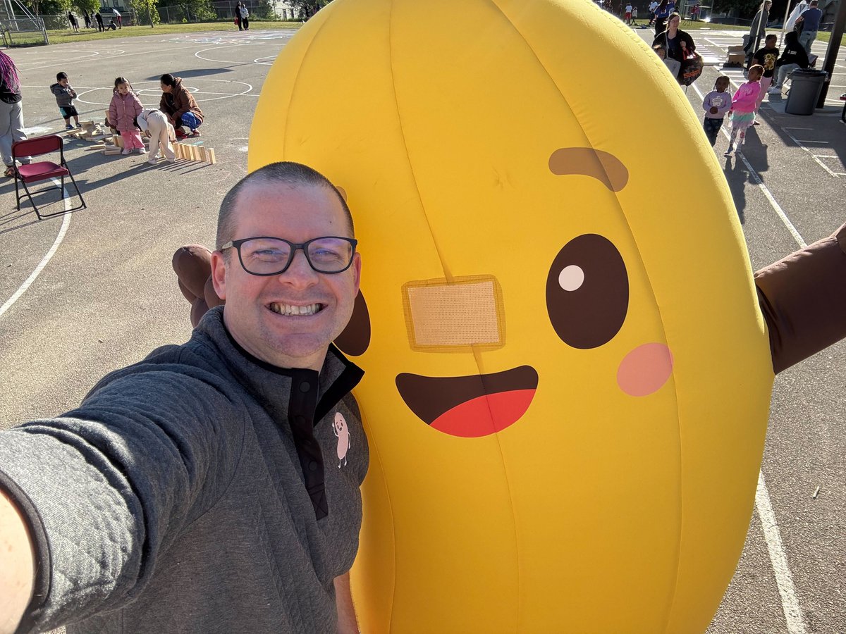 beanstackapp's tweet photo. Benny and the team had a blast at Bethune Academy in Milwaukee, Wisconsin, last week! We hope all the students had just as much fun as we did celebrating their reading achievement with them! (:

#beanstack #bennythebean #readwithbenny https://t.co/sUrSYwKiW4