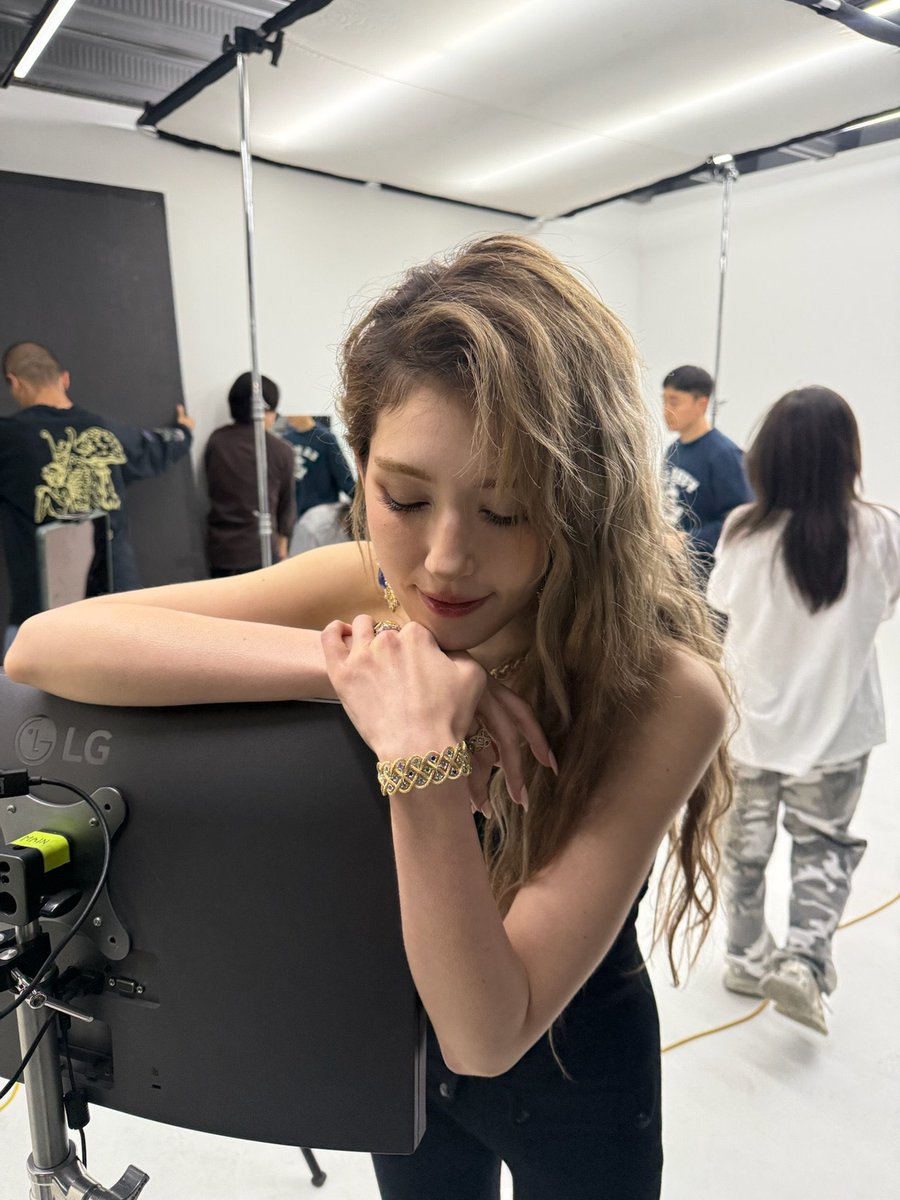jeon somi base tweet media