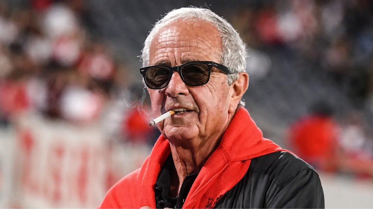 rivedu's tweet photo. Compro jugadores sin guita.
Se llevo puesto todo lo que tenía por delante mientras fue presidente.
Nos llevó a la gloria eterna.

Si aún hoy fuera presidente, cero chance de que Demichelis se iba a comer a Enzo y Coudet a Juanfer, volaban los dos técnicos con dinamita en él OGT https://t.co/Z7b5VgiiSB