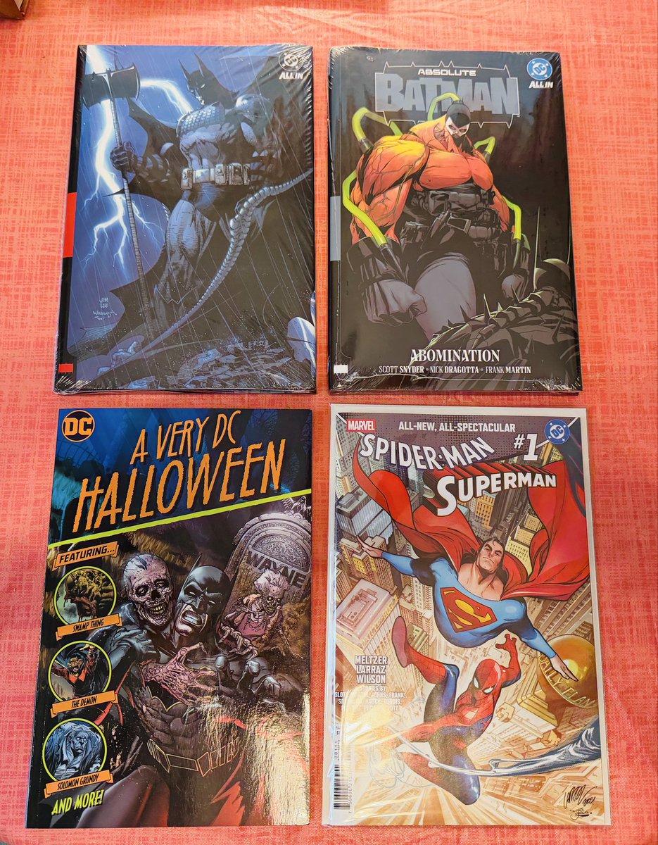 karatepopcorn's tweet photo. A few goodies from the comic book store. 

#absolutebatman
#superman https://t.co/HilqBdLYwr