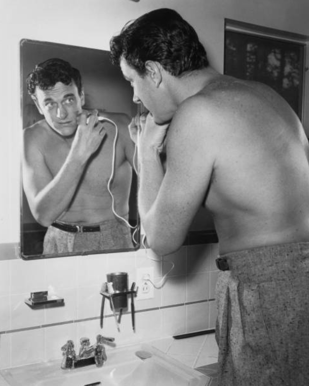 ClassicMovieDig's tweet photo. Birthday Remembrance for 'Matt Dillon' James Arness.
#BOTD https://t.co/QpHRXWVexk
