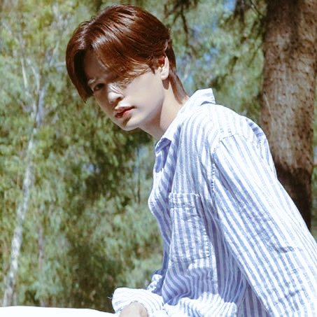 rita1793980's tweet photo. #JuniorMark | Au Dono do meu pensamento 

Onde Junior é um advogado que todos os dias pega o metrô das sete, ouvindo a mesma playlist e sempre repetindo as mesmas músicas. Mas algum dia ele percebeu um ator conhecido, no mesmo vagão. Será que Mark também gosta do chorão? https://t.co/bQdTeQnEC2