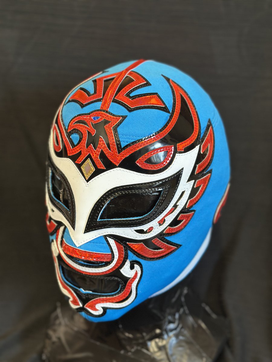Maskde66's tweet photo. 新しいエル・ムスコットのマスクです。

どこか懐かしさを感じるデザインにしてみました。
まだ改良したい部分もあるので、時間を見つけて少しずつブラッシュアップしていこうと思います！

#エルムスコット #マスク制作 #オリジナルマスク #ハンドメイド #レトロデザイン https://t.co/V5NTTQ8OEJ