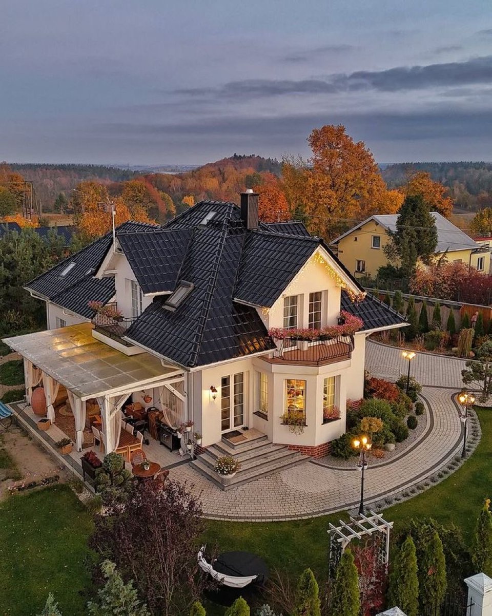 HOUSEPORN___'s tweet photo. Dream house ✨ https://t.co/vTsgD4hmeh