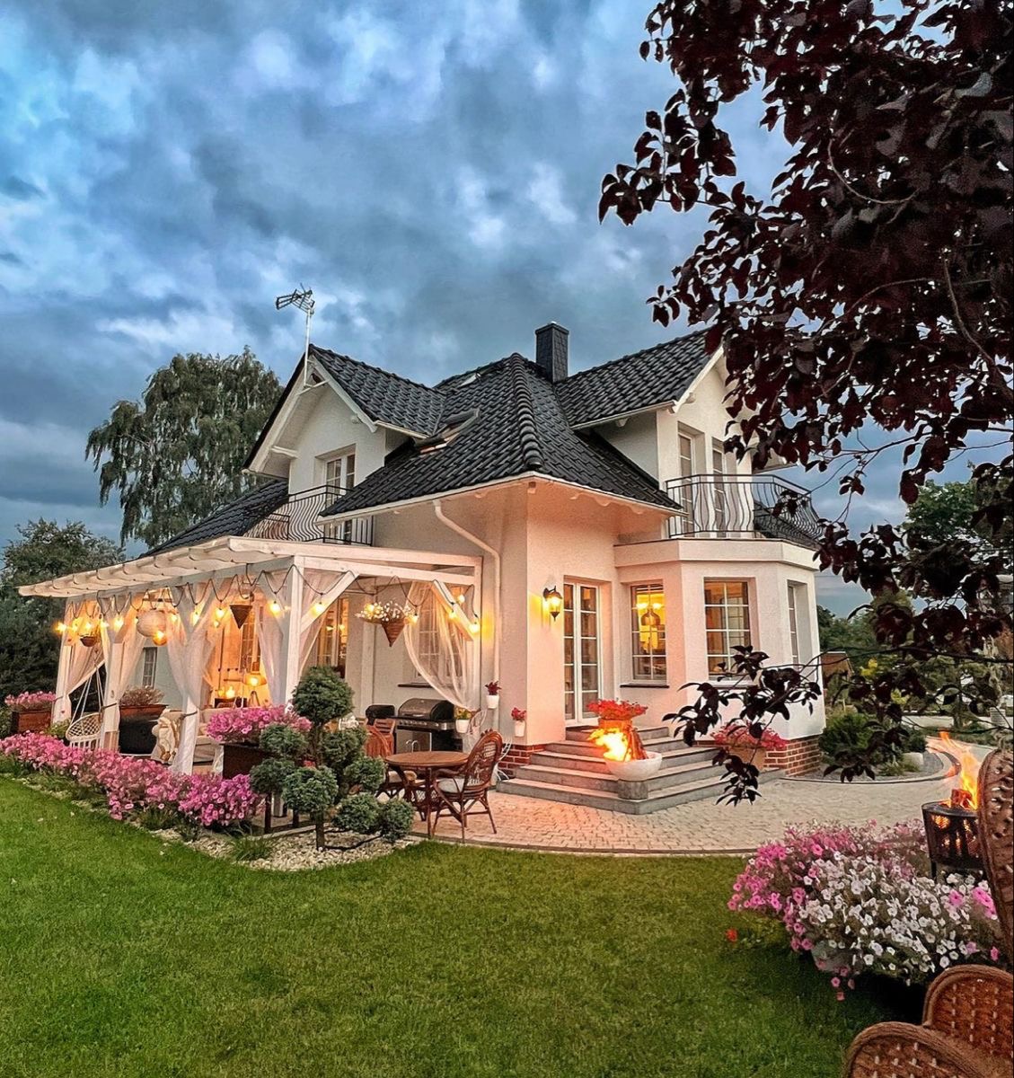HOUSEPORN___'s tweet photo. Dream house ✨ https://t.co/vTsgD4hmeh