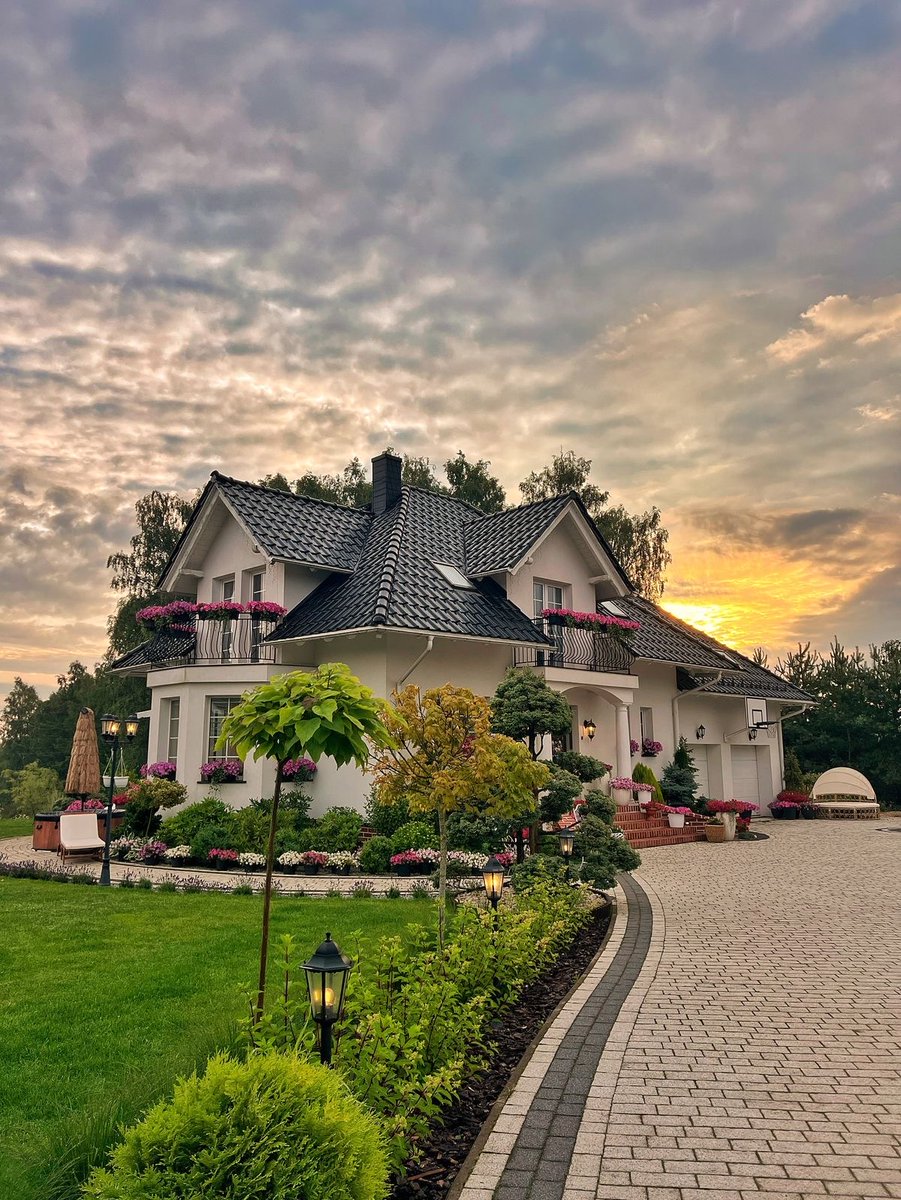 HOUSEPORN___'s tweet photo. Dream house ✨ https://t.co/vTsgD4hmeh