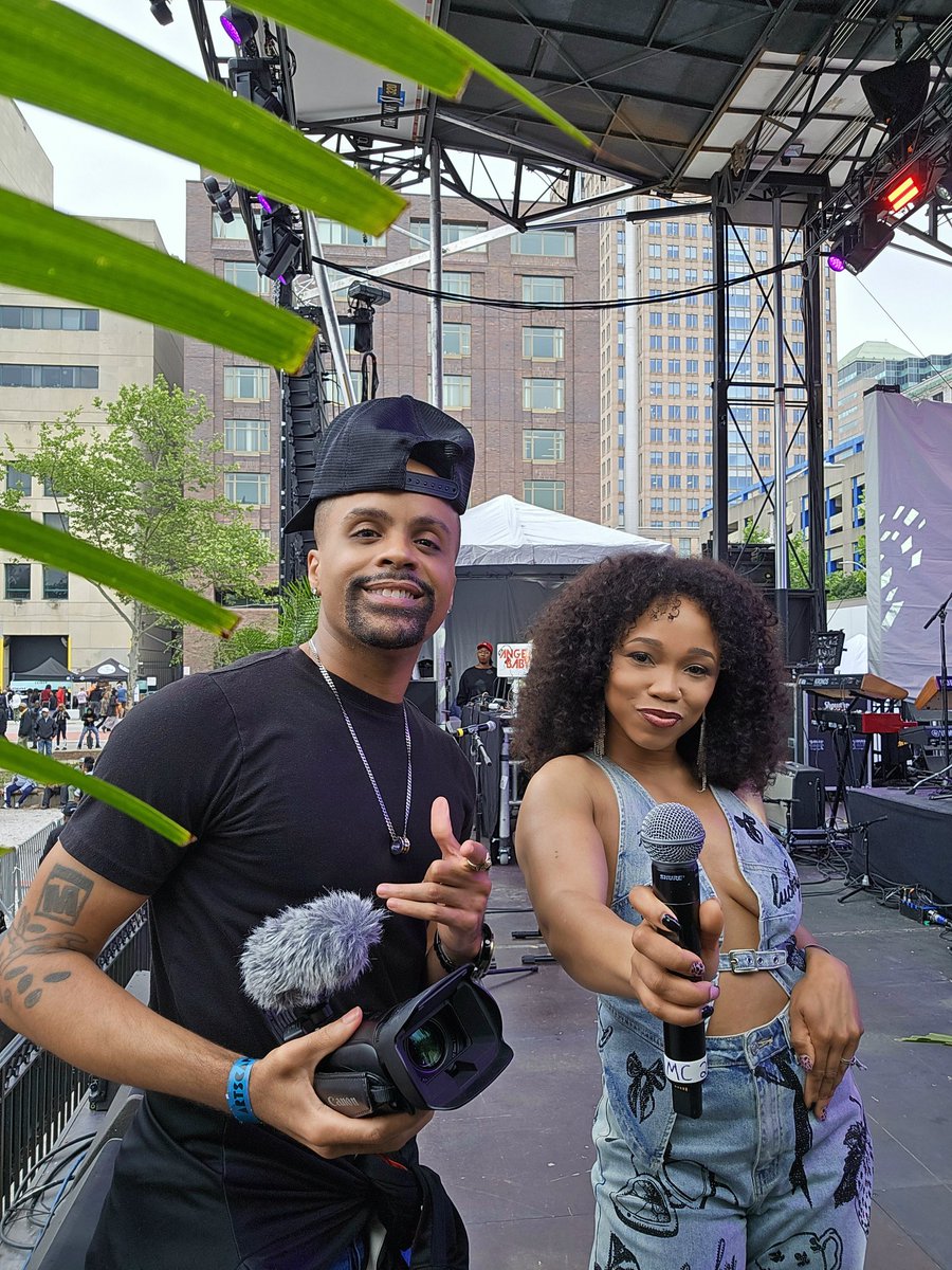 Dev_TV_Official's tweet photo. 📣 It's never a dull moment when you're having fun, especially with family! ❤️‍🔥🥳 #ArtScape 26' was a movie.. 🎬

@RavenParis_ you made the festival special &amp; one of a kind! ✨️ Amazing job! 🌊 Until the next take over...💨 Keep it locked! 🔐 #DevTV! 🖥 #YeahManISeeEverything! 👀 https://t.co/sGbd20cLbl