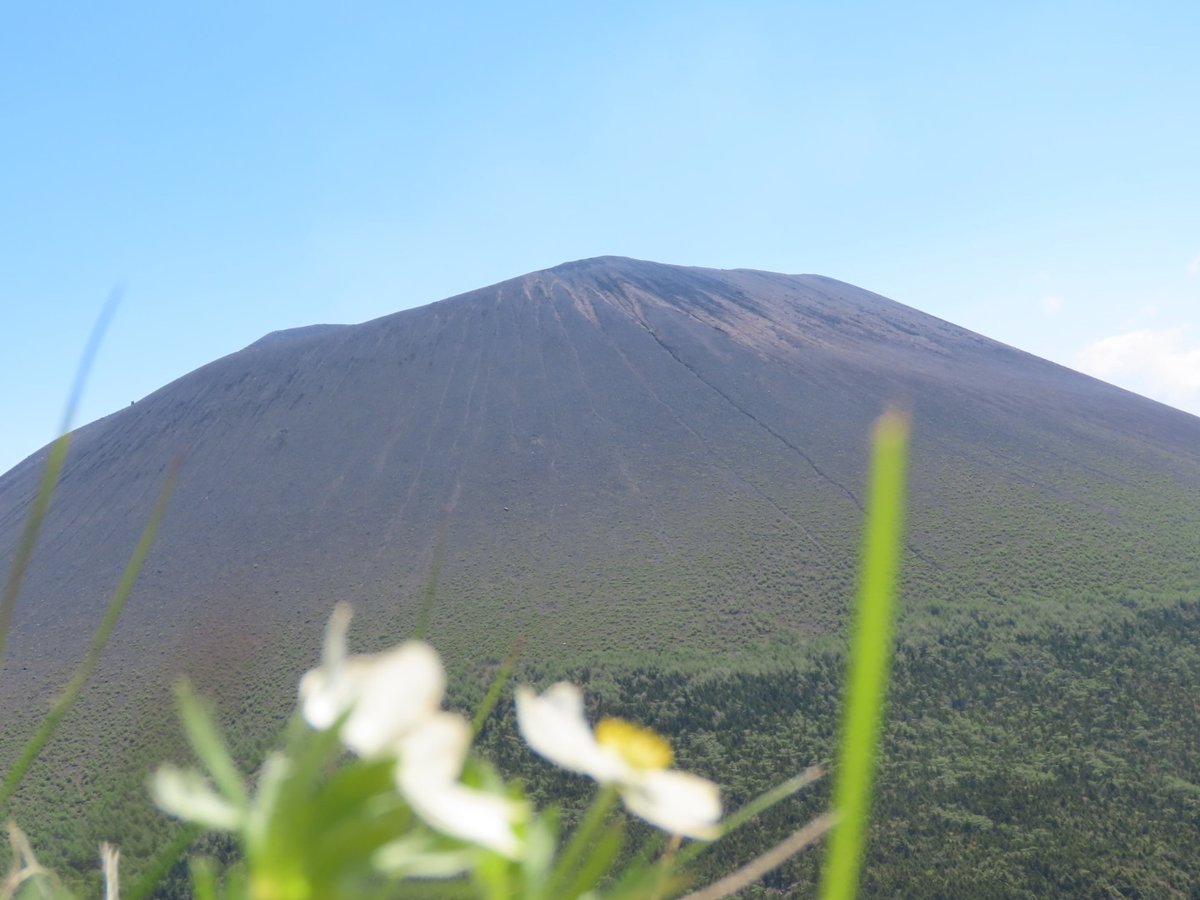 浅間山の噴火警戒レベルが1に引き下がったことで前掛山登山が可能に