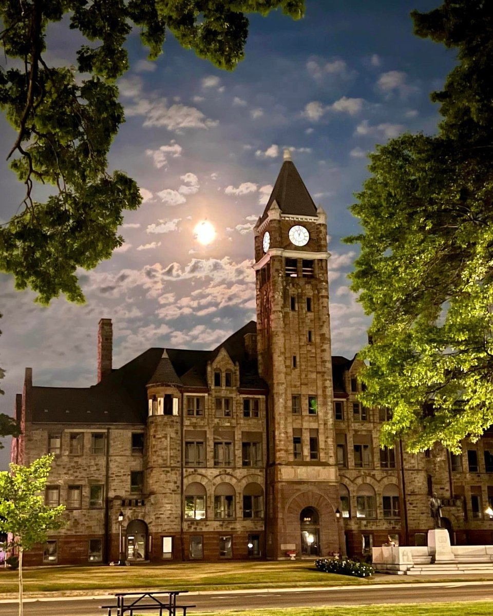 VisitMuskegon's tweet photo. A quick bit of Muskegon trivia for your next night at Parties in the Park

That clock tower overlooking Hackley Park sits on the Hackley Admin Building. It’s currently being renovated into a boutique hotel and makes the party backdrop even better.

Lineup: https://t.co/eE9cziHT5O https://t.co/WBh483mquV