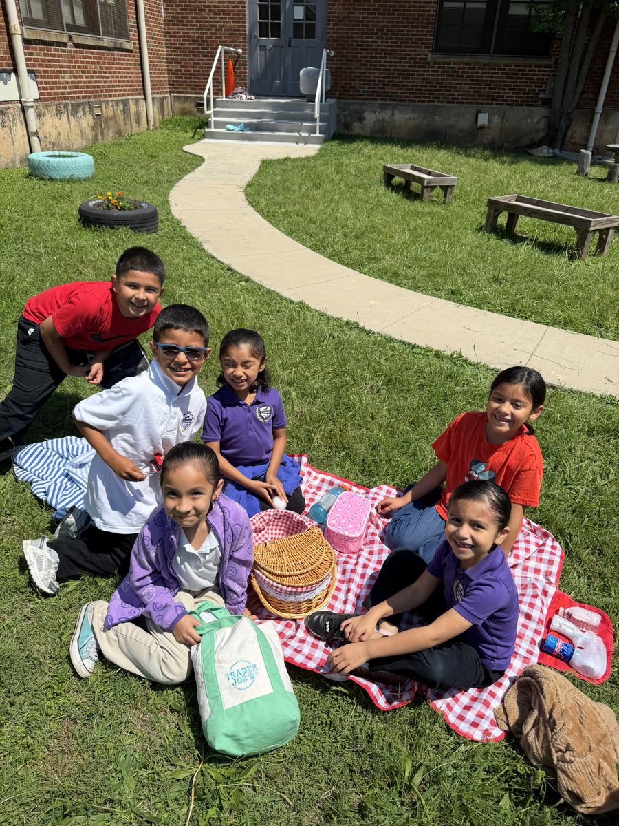 CowartLibrary's tweet photo. Last day of classes calls for an End of the Year House Picnic! ❤️💙💚🖤 it was such a fun day filled with friendship, games, and the best vibes around 😎 Very thankful for my team that works together to give the best experience to the kids! @CowartDISD https://t.co/WT3cg5PDDA