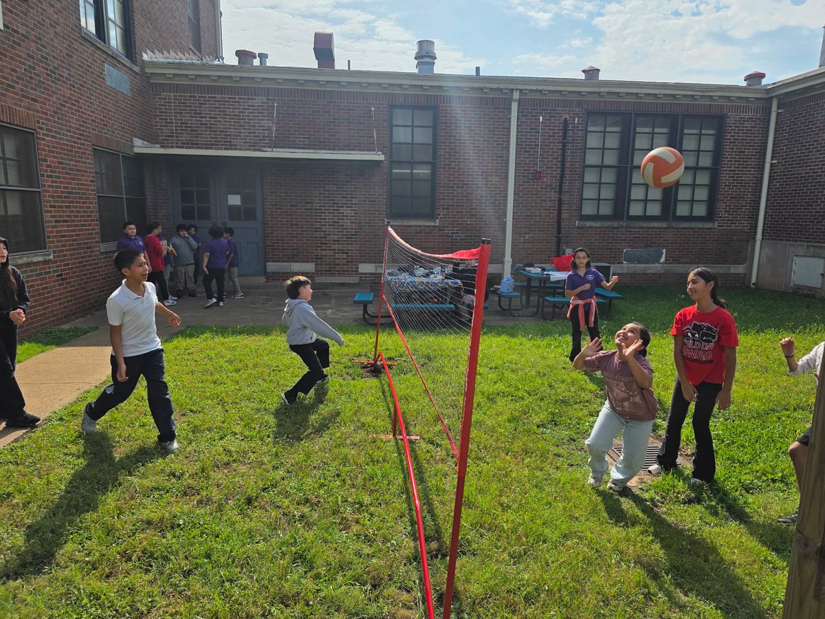 CowartLibrary's tweet photo. Last day of classes calls for an End of the Year House Picnic! ❤️💙💚🖤 it was such a fun day filled with friendship, games, and the best vibes around 😎 Very thankful for my team that works together to give the best experience to the kids! @CowartDISD https://t.co/WT3cg5PDDA