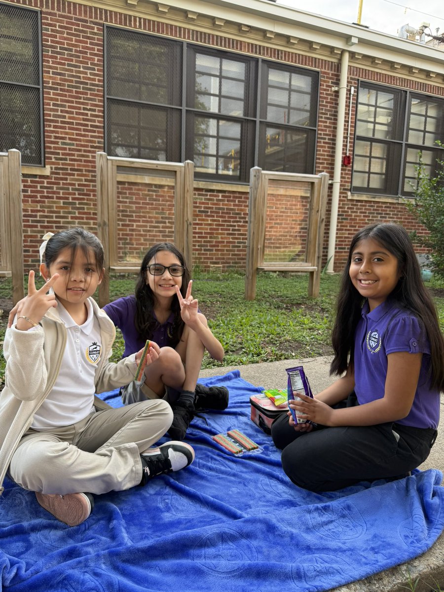 CowartLibrary's tweet photo. Last day of classes calls for an End of the Year House Picnic! ❤️💙💚🖤 it was such a fun day filled with friendship, games, and the best vibes around 😎 Very thankful for my team that works together to give the best experience to the kids! @CowartDISD https://t.co/WT3cg5PDDA