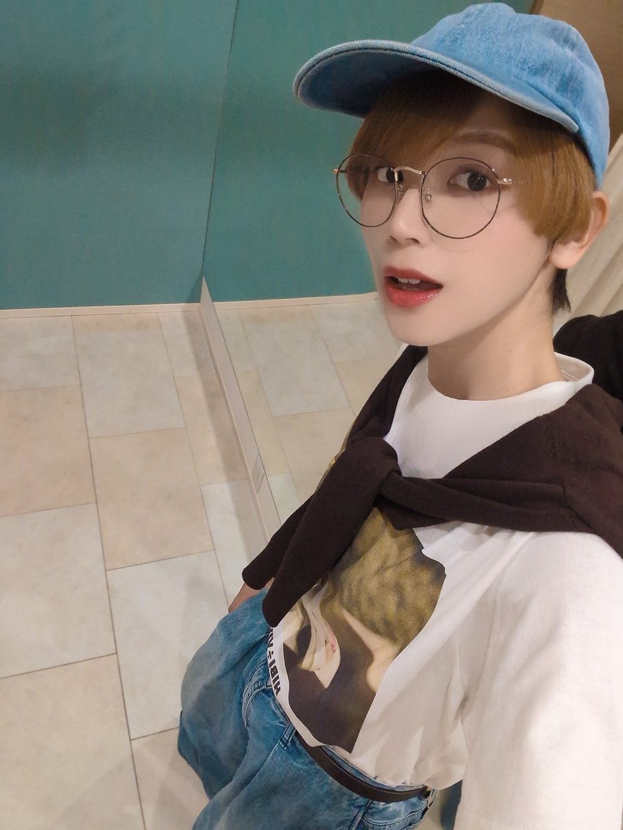 hetare_rabbit's tweet photo. 昨日のお洋服👕👖👓
暑すぎて大阪で買った新しい白Tすぐおろしたよね🤍笑 https://t.co/wnARVDjQO8