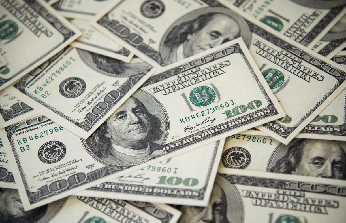 cryptogoos's tweet photo. WARNING: 🇺🇸 Warren Buffett says it might be a good idea "to own a lot of other currencies" besides the US Dollar. https://t.co/tGWljzo4sh