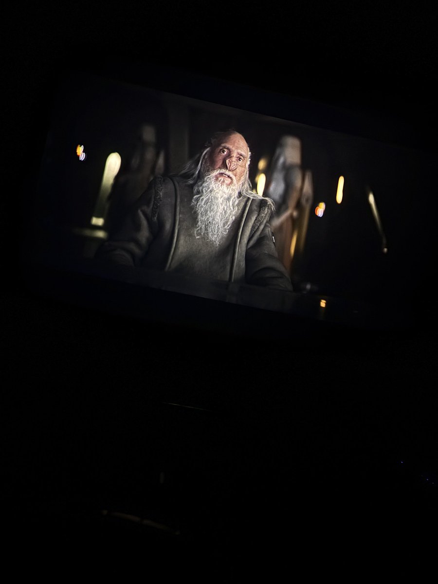 chellimell's tweet photo. quem quer ir no cinema cmg? 🌚 https://t.co/TaoU7dkCvn