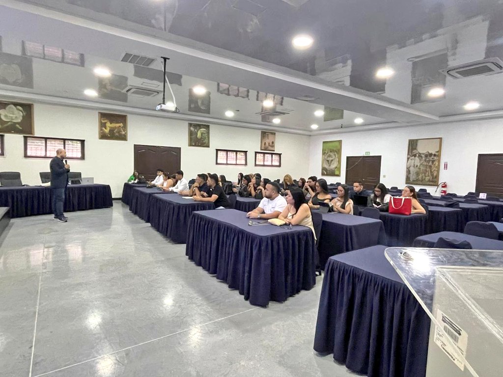 CesarOValdesP13's tweet photo. Sustentación de Proyectos Finales del Diplomado de Aduanas y Logística Intl por parte de los estudiantes de movilidad internacional de la Universidad Libre de Barranquilla, Colombia con la colaboración de la Facultad de Administración Publica. #aduanas #logistica #incoterms https://t.co/sM0KwNloVE
