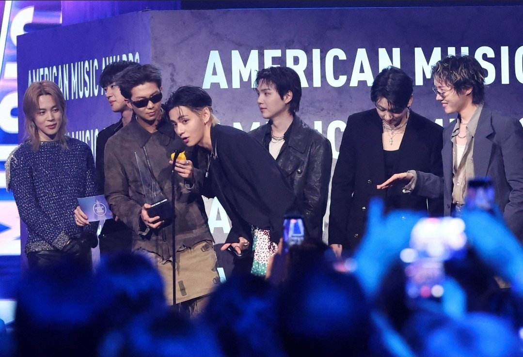 taeyuki0307's tweet photo. @BIGHIT_MUSIC @eunnylee1 Congratulations BTS !!!
축하해 🎉 

BTS ON AMAS 
BTS AMAS 2026 
BTS PAVED THE WAY 
#BTSonAMAs 
#BTS_ARIRANG https://t.co/W9FHe8pJKV