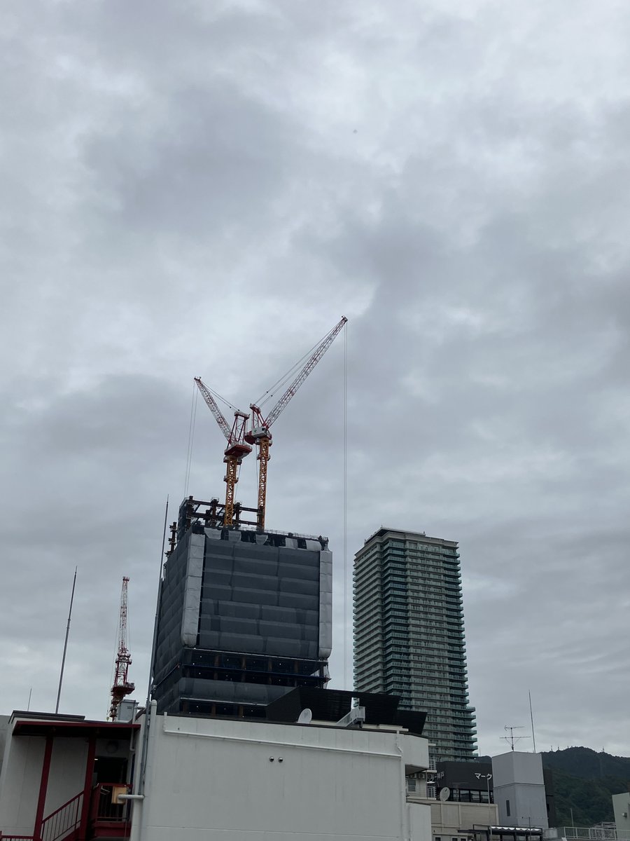 coloco_kobe's tweet photo. 荷物受取や郵便物の保管ができる神戸三宮の
コワーキングcoloco(コロコ)です
本日5月27日(水)　雨　気温　23℃
営業時間 9：00～18：00

雨でも熱中症対策
水分補給を忘れずに
今日も一日よろしくお願いします

#企業公式が毎朝地元の天気を言い合う   
#企業公式相互フォロー   
#企業公式つぶやき部 https://t.co/k8WwYupDHn