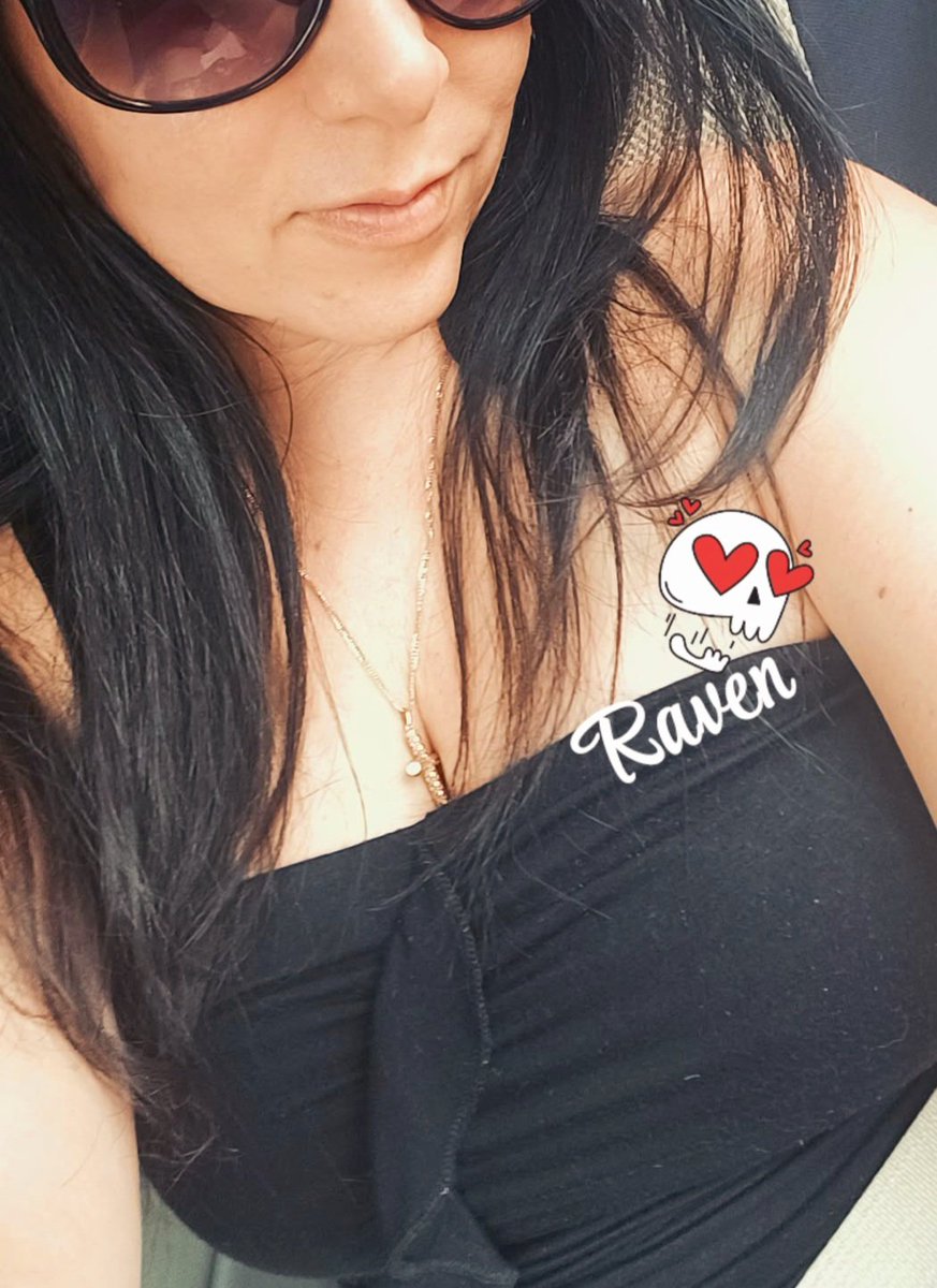 AudioPositive's tweet photo. When the week starts off right.  Boobsday 🖤 https://t.co/SZP6JHWIax