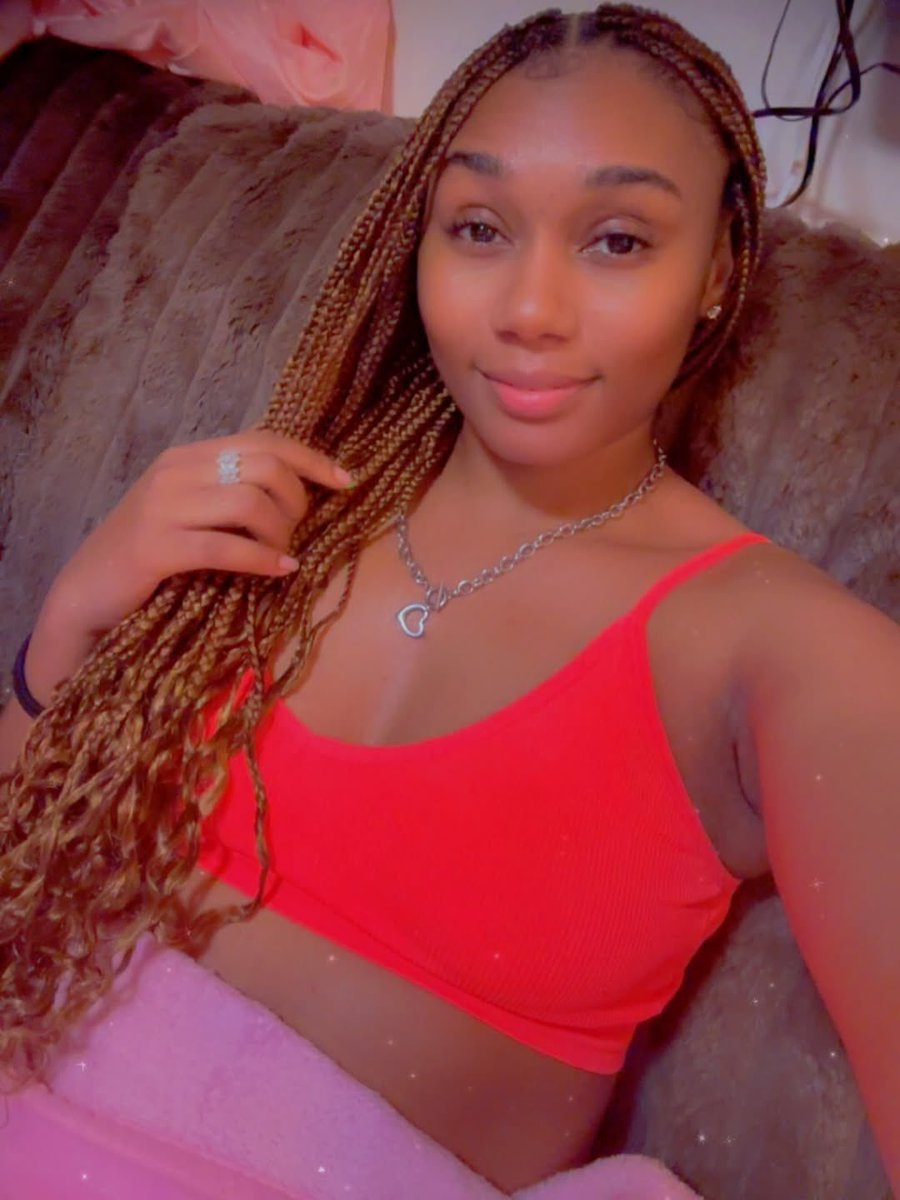 ms_pinkp's tweet photo. 🍑 y’all been sleeping on this thick, juicy body too long 😈💦 and these soft hands know exactly how to work every inch of you Erotic massage where my curves are rubbing all over you, oil dripping, tension melting, and whatever else you need handled #MAfreaks #HappyEndingVibes https://t.co/i82MrXPndD
