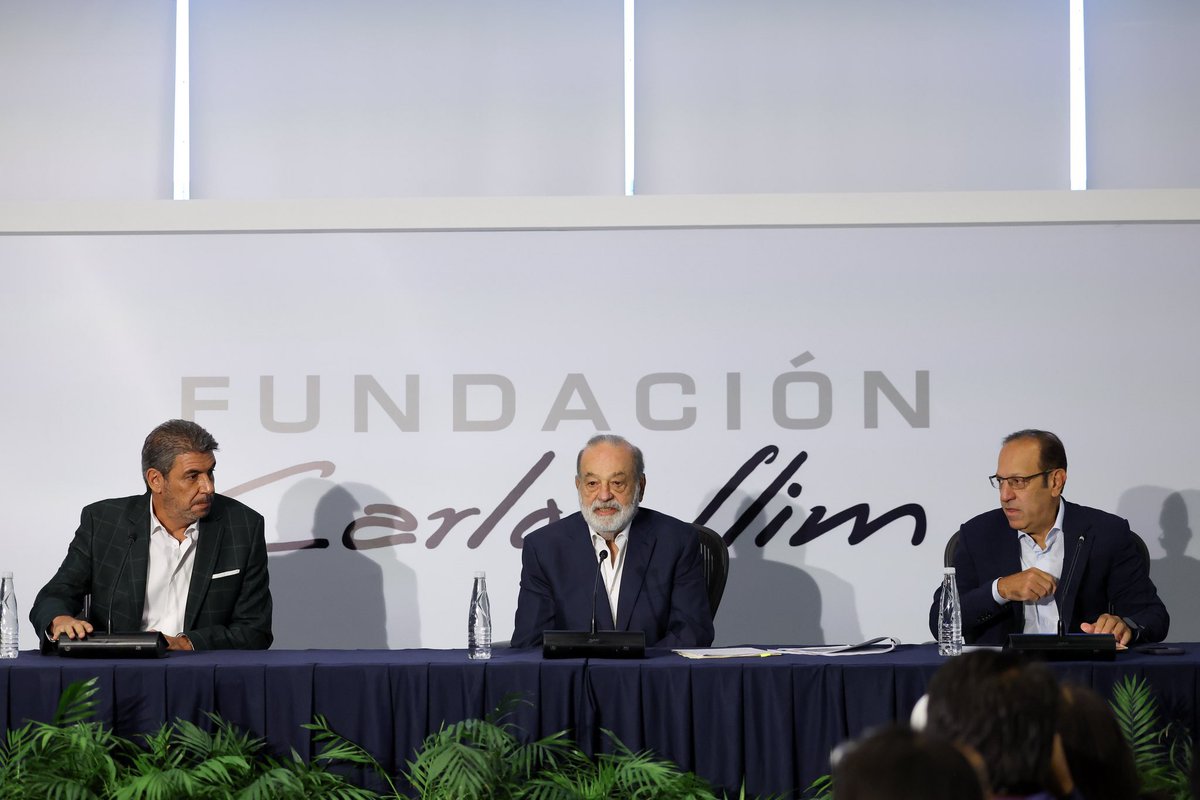 jenarovillamil's tweet photo. El magnate Carlos Slim calculó que en dos años podrán aumentarse a 800 mil barriles de petroleros diarios la producción de México en sociedad con la inversión privada. Destacó que Grupo Carso invertirá más en el Campo Ixachi, en Veracruz. Es el campo petrolero con mayores reservas de gas asociado