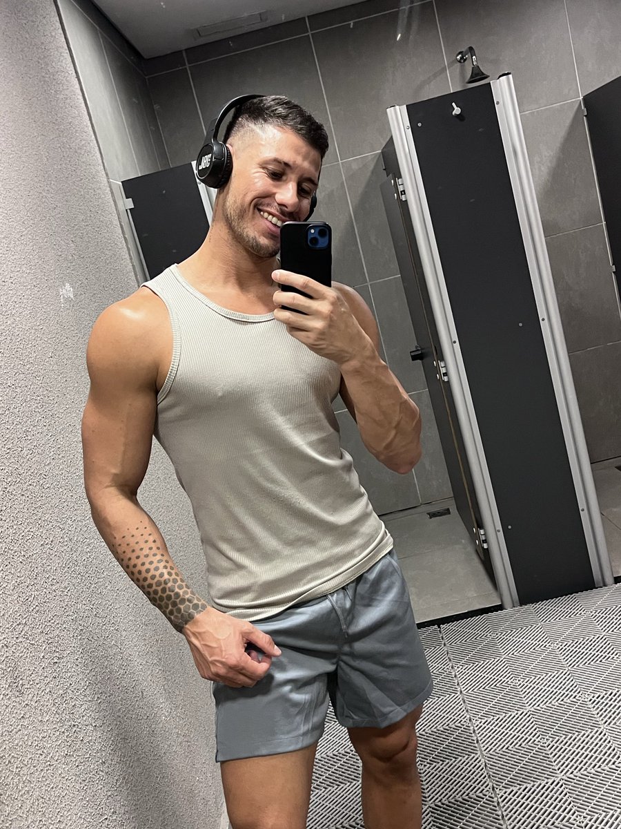thialvesa's tweet photo. Treinin de hoje perninha https://t.co/7zDqog1zu9